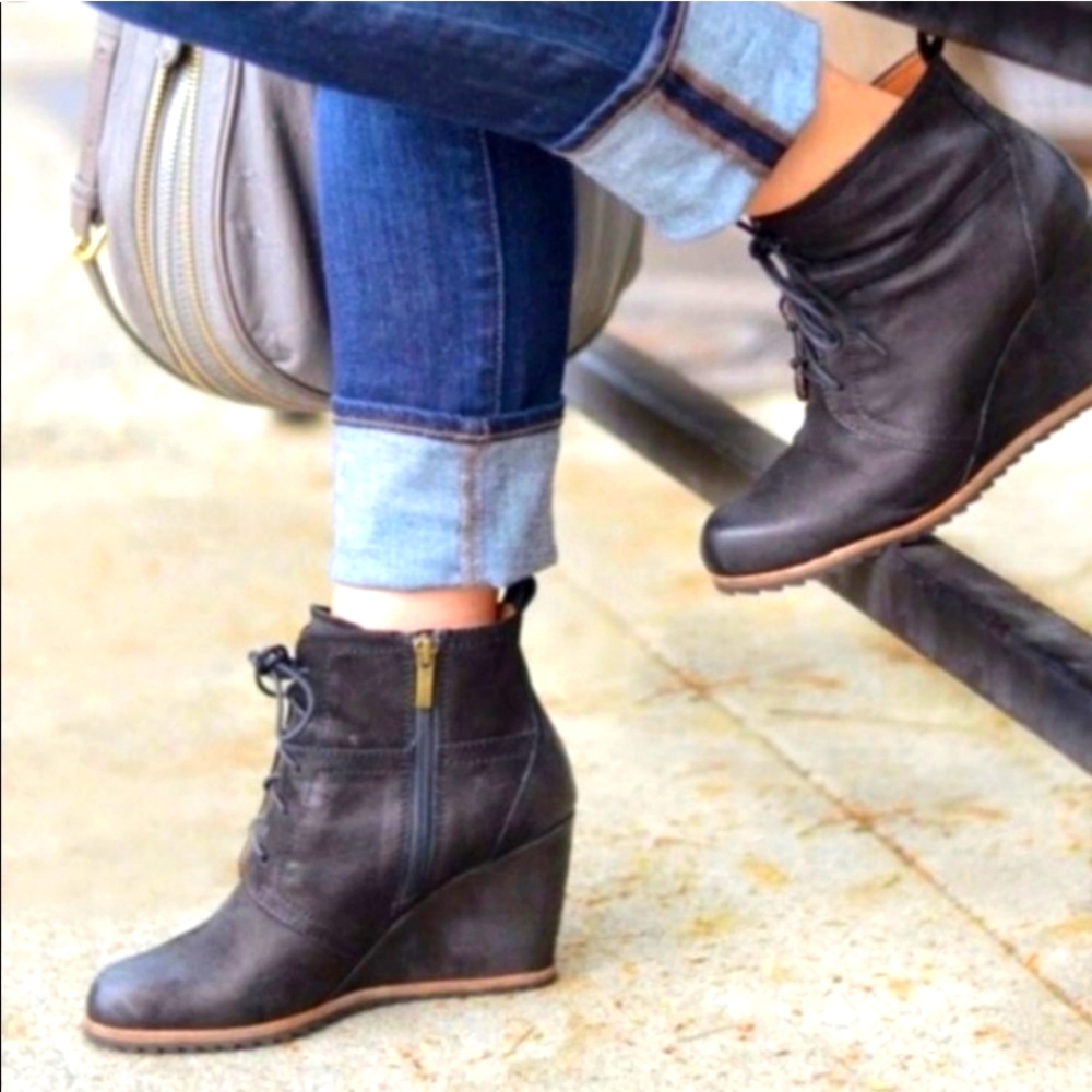 BIALA ankle wedge bootie zip up 8